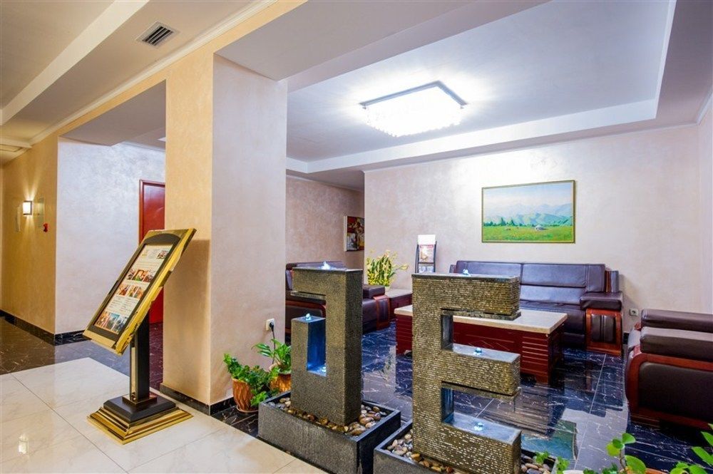 Goldman Empire Hotel Astana Exterior foto